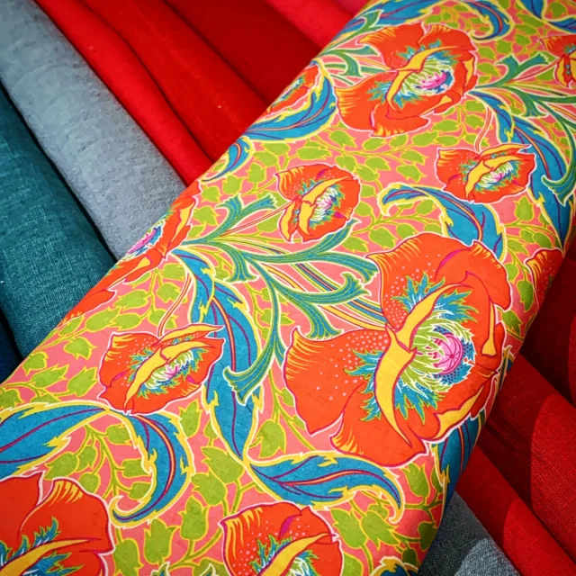 Der Sommer rückt näher!Liberty fabrics, neue Kollektion. ✂️
#sewing#knöpfe#garçonne #nähen 
#schnitte #schnittmuster #pattern #handmade #diy #stoffe #fabrics #libertyfabrics #handmadewardrobe #sewingproject #creativity #stoffladen